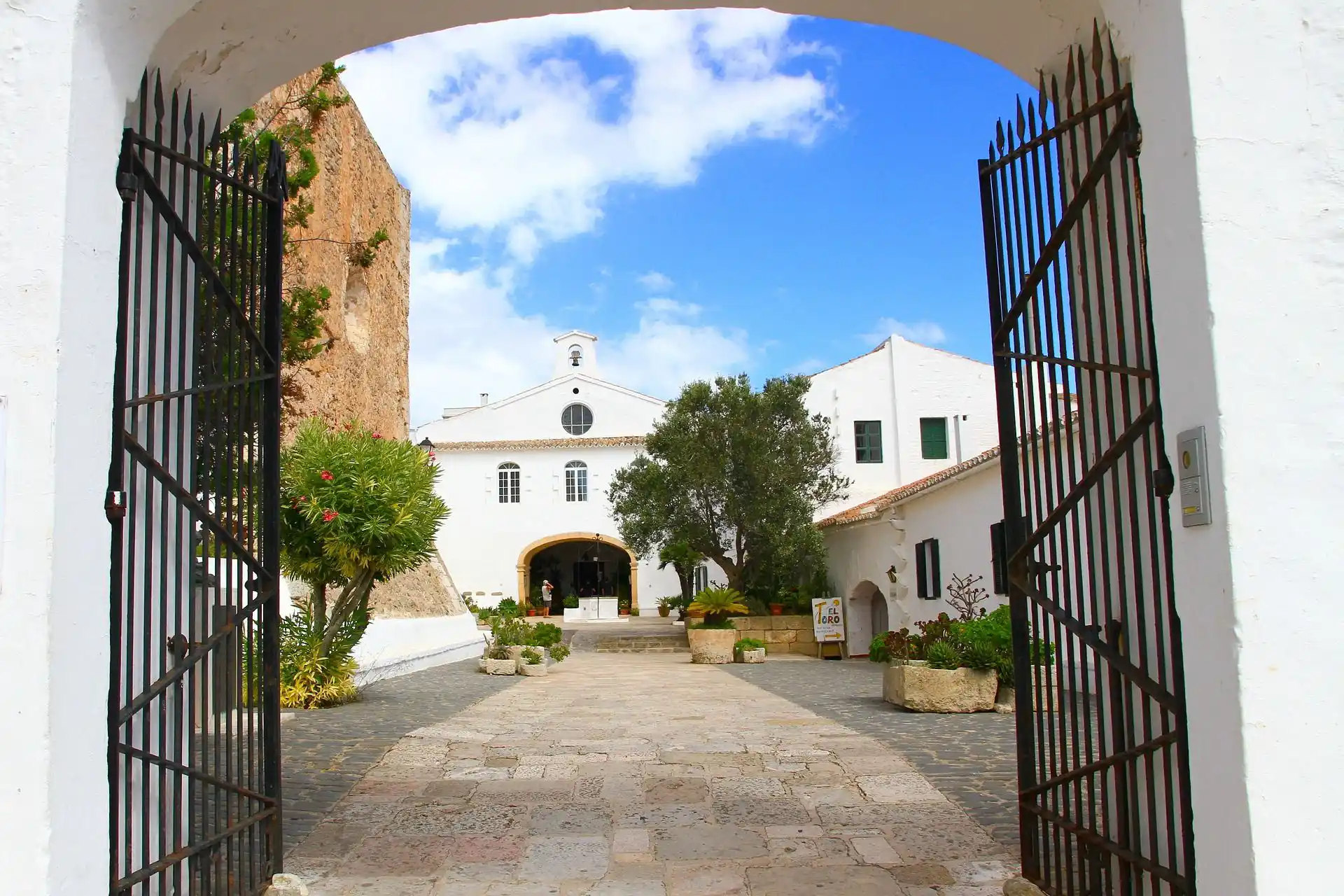 Guided full-day Menorca tour Guided full-day Menorca tour