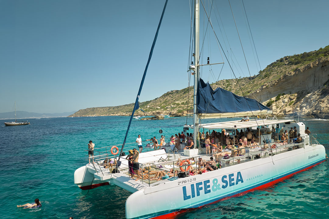 Catamaran Life & Sea